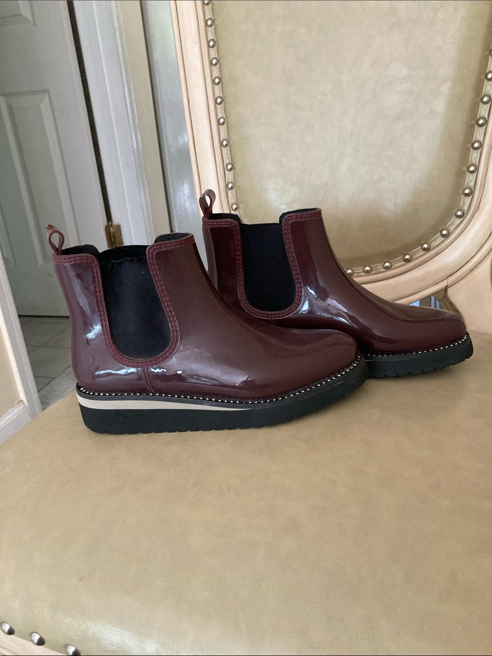 Naturalizer Chelsea Ankle Boots in Burgundy
